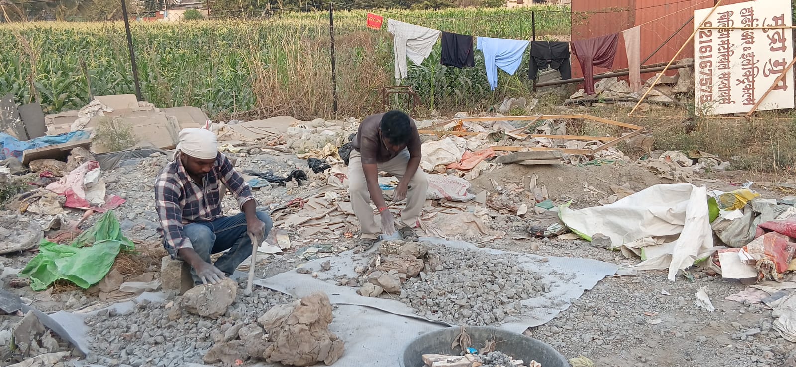 PV26 clay recycling powdering hand pounding